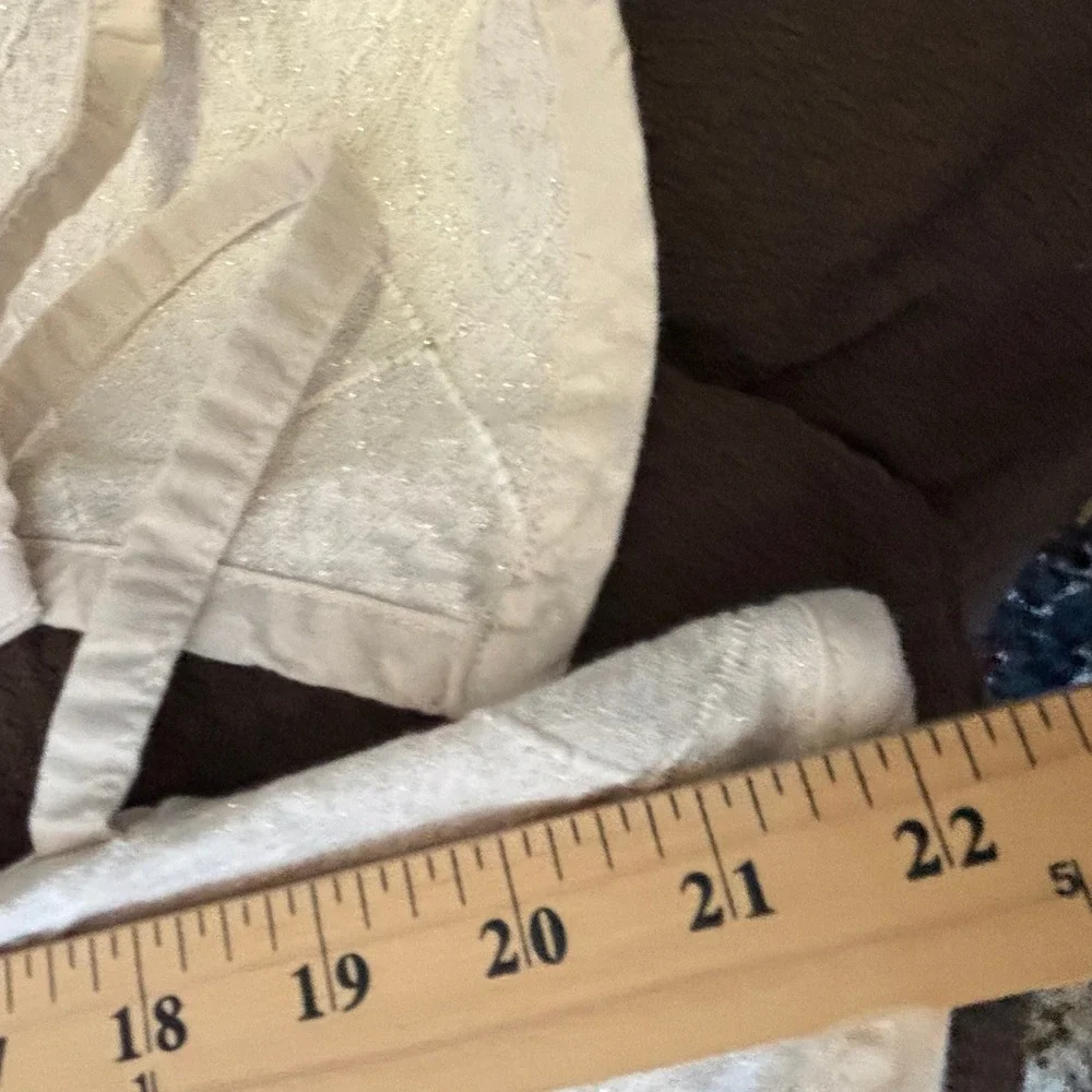 Tree Skirt White Metallic Silver Gold Lurex Sparkle Quilted Grid 44